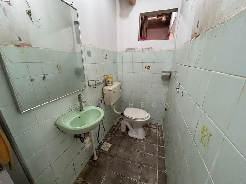 Pangsapuri untuk Disewa di Desa Sri Puteri B - Pinki Heow - Bathroom - PropertyGuru.com.my