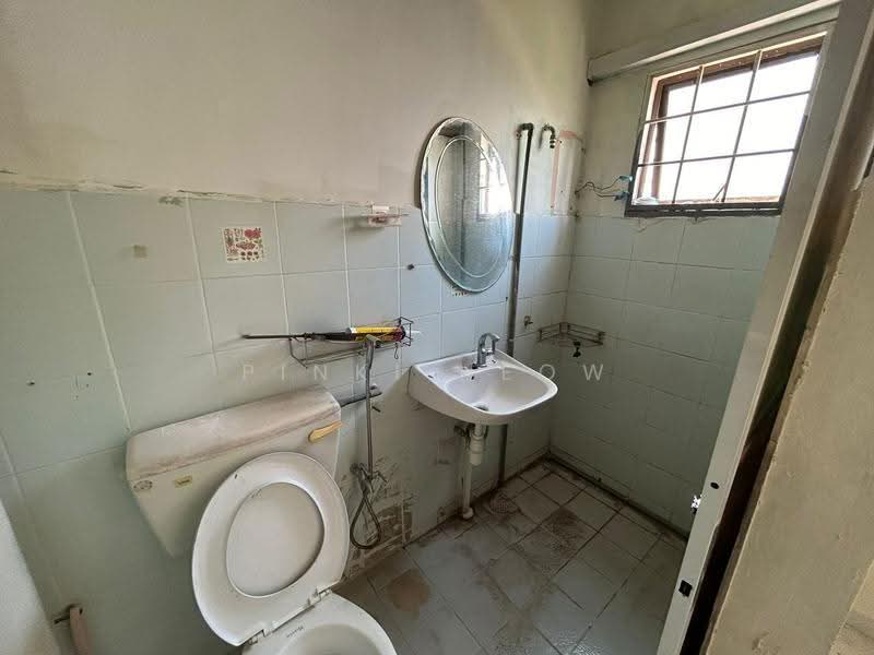 Pangsapuri untuk Disewa di Desa Sri Puteri B - Pinki Heow - Bathroom - PropertyGuru.com.my