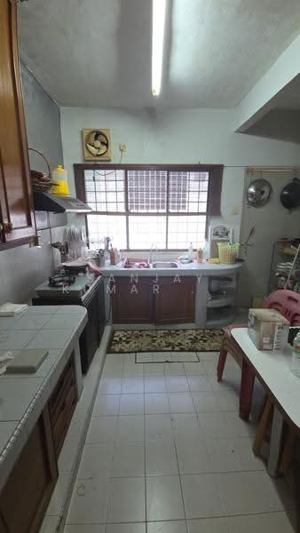 Terraced House for Sale in Usj 2 (Subang Jaya) - Sanjay Kumar Sadananthan - Kitchen - PropertyGuru.com.my
