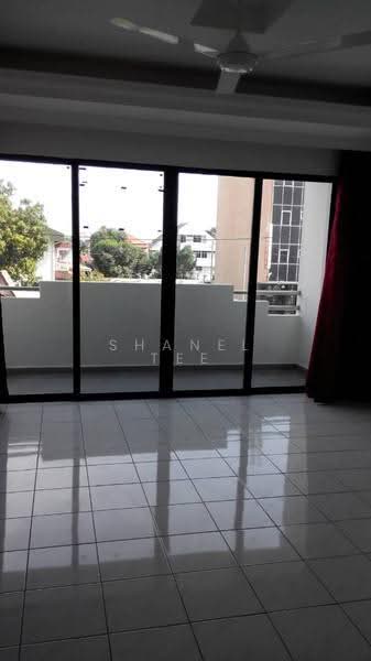 Kondominium untuk Dijual di Pasir Mutiara Condominium - Shanel Tee - Balcony - PropertyGuru.com.my