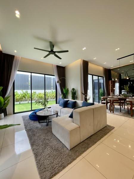 Cluster House for Sale in Shah Alam (Selangor) - Lawrence Chan - Living Room - PropertyGuru.com.my