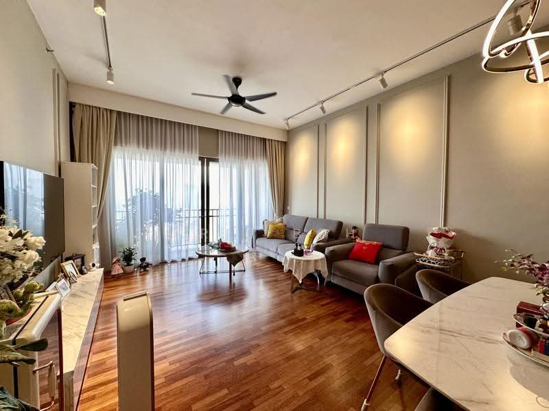 Kediaman Servis untuk Dijual di Straits Residences - Eric Boh - Living Room - PropertyGuru.com.my