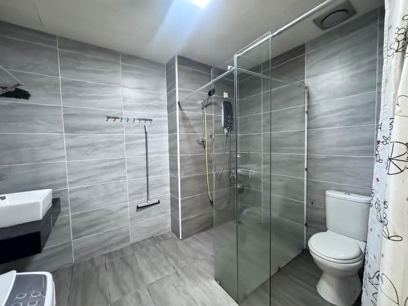 Kediaman Servis untuk Disewa di KSL Residence @ Daya - Sun Yap - Bathroom - PropertyGuru.com.my
