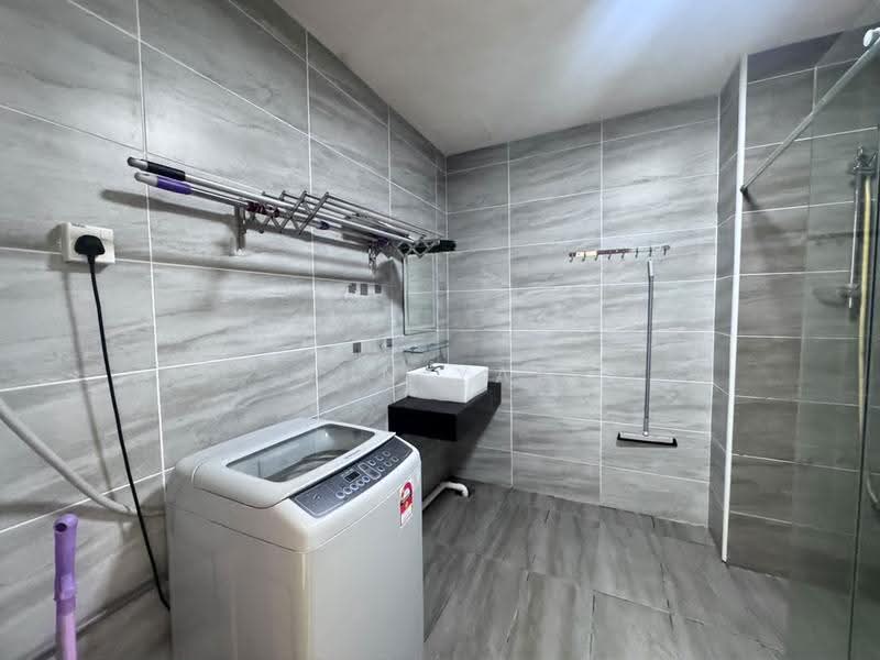 Kediaman Servis untuk Disewa di KSL Residence @ Daya - Sun Yap - Bathroom - PropertyGuru.com.my