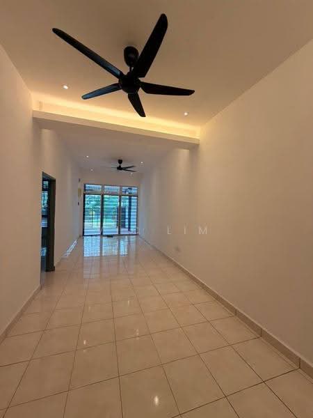 1-storey Terraced House for Sale in Taman Mount Austin (Tebrau) - Vic Lim - Living Room - PropertyGuru.com.my