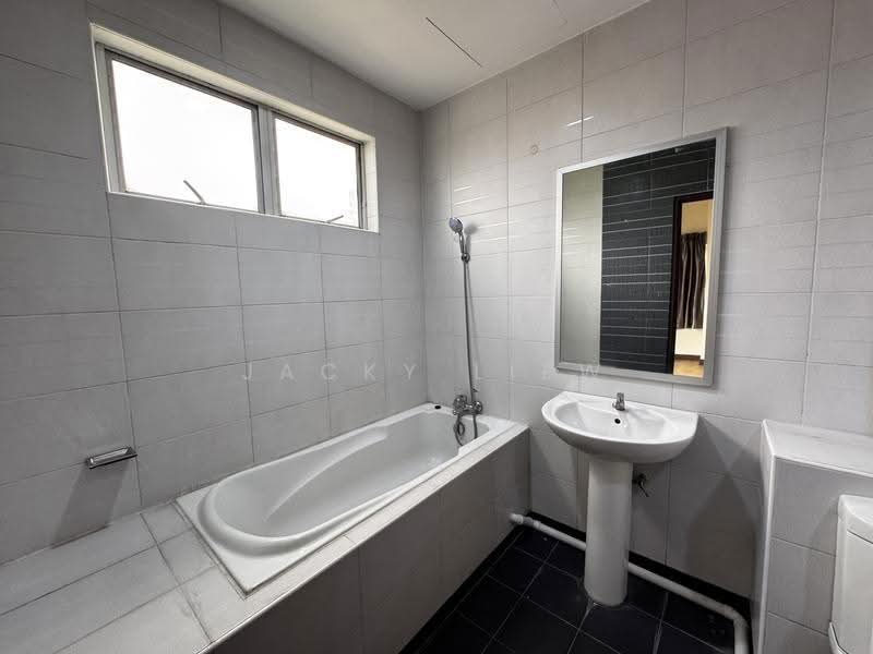Kediaman Servis untuk Disewa di Tower Regency - Jacky Liew - Bathroom - PropertyGuru.com.my