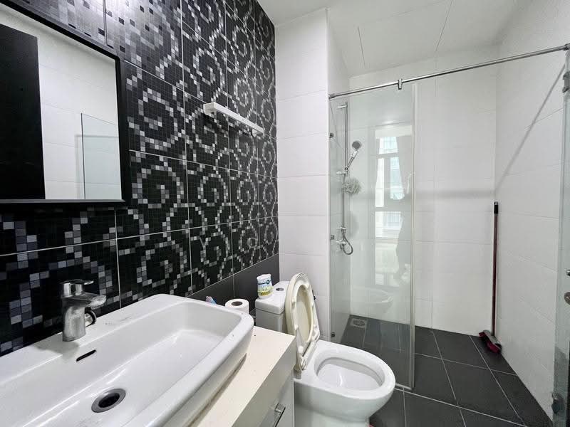 Kediaman Servis untuk Dijual di Wave @ Marina Cove - Vic Lim - Bathroom - PropertyGuru.com.my