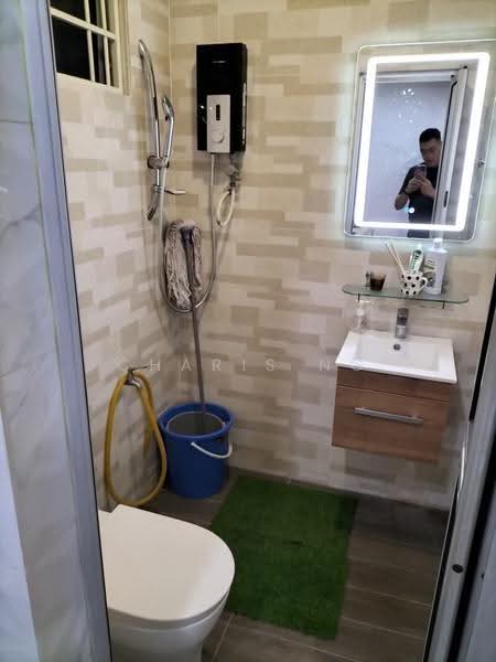 Rumah Teres 2-Tingkat untuk Dijual di Taman Bukit Subang (Shah Alam) - Charis Ng - Bathroom - PropertyGuru.com.my
