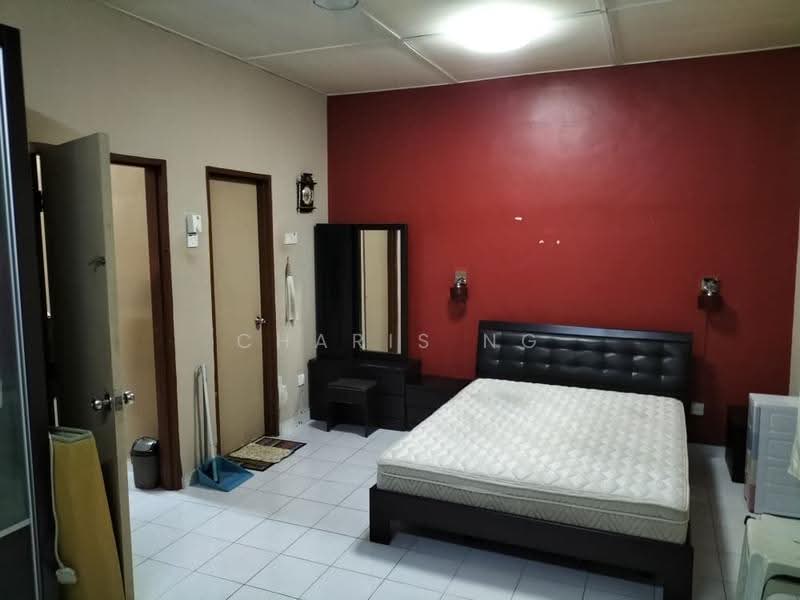 Rumah Teres 2-Tingkat untuk Dijual di Taman Bukit Subang (Shah Alam) - Charis Ng - Bedroom - PropertyGuru.com.my