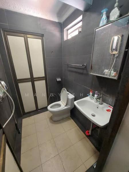 Semi-Detached House for Sale in Taman Ibukota (Setapak) - Mandy Khoo - Bathroom - PropertyGuru.com.my