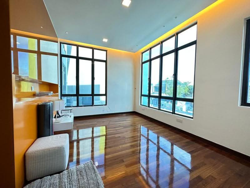 Bungalow House untuk Dijual di Bandar Country Homes (Rawang) - Steven Lee - Living Room - PropertyGuru.com.my