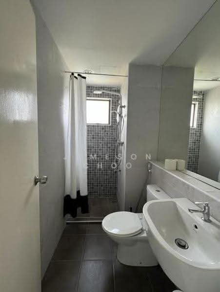 Pangsapuri untuk Dijual di Danga View Apartment - Jameson Choo - Bathroom - PropertyGuru.com.my