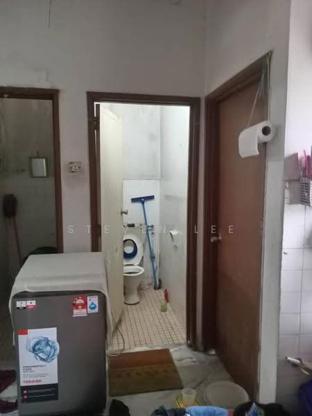 Rumah Teres 1-Tingkat untuk Dijual di Taman Dahlia (Serendah) - Steven Lee - Bathroom - PropertyGuru.com.my