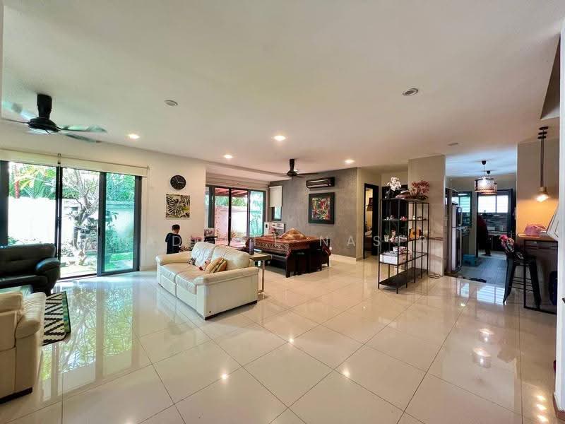 Semi-Detached House for Sale in Bandar Baru Bangi (Selangor) - Nadzmie Nasir - Living Room - PropertyGuru.com.my