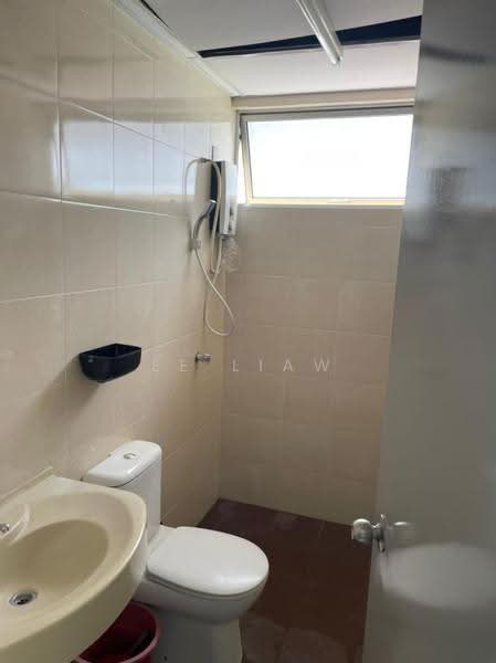 Kondominium untuk Disewa di Platinum Lake PV 20 - Ee Liaw - Bathroom - PropertyGuru.com.my