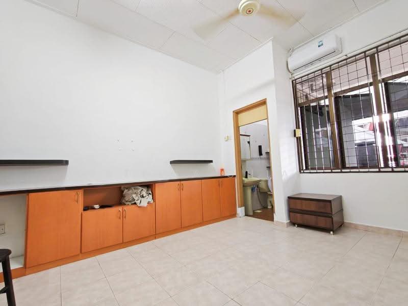 Rumah Teres 1-Tingkat untuk Disewa di Taman Daya (Johor Bahru) - Stella Chia - Living Room - PropertyGuru.com.my