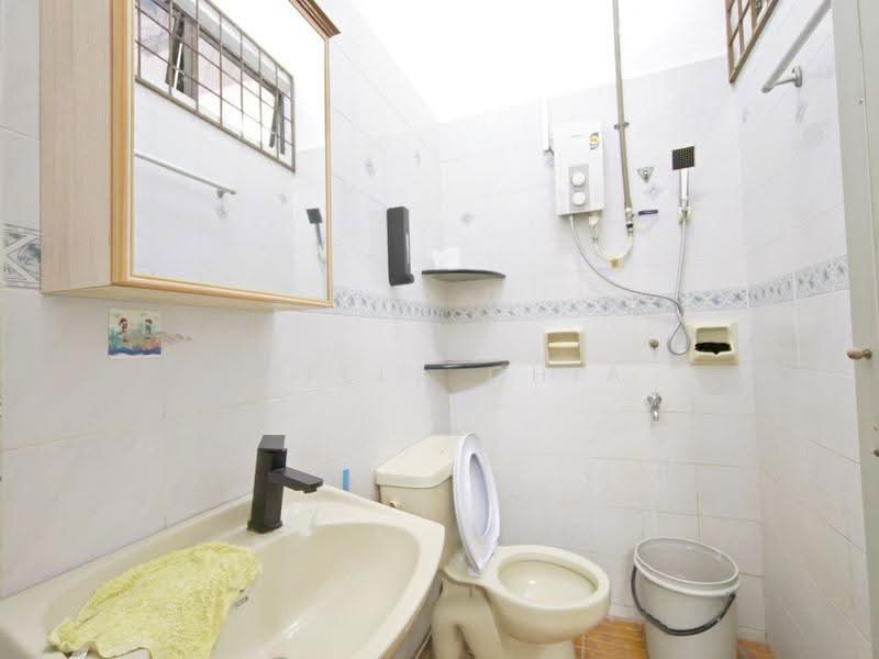 Rumah Teres 1-Tingkat untuk Disewa di Taman Daya (Johor Bahru) - Stella Chia - Bathroom - PropertyGuru.com.my