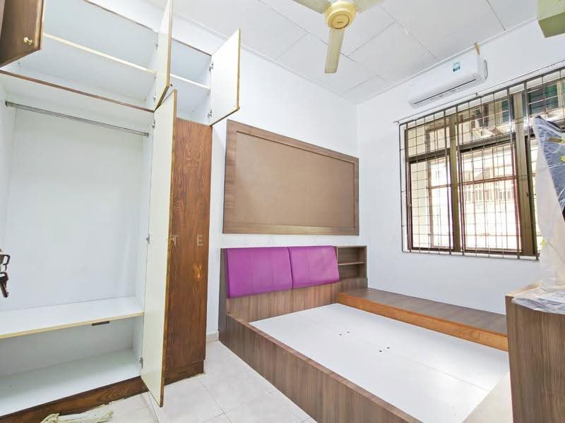 Rumah Teres 1-Tingkat untuk Disewa di Taman Daya (Johor Bahru) - Stella Chia - Bedroom - PropertyGuru.com.my