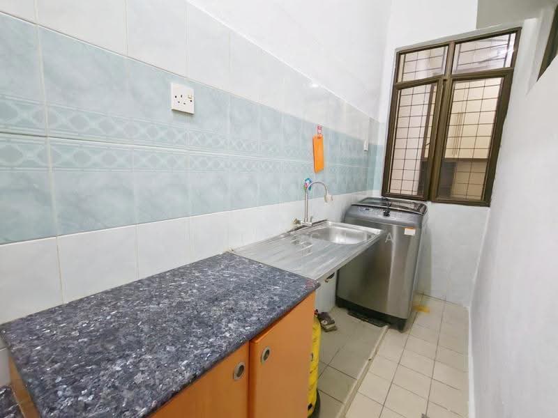 Rumah Teres 1-Tingkat untuk Disewa di Taman Daya (Johor Bahru) - Stella Chia - Kitchen - PropertyGuru.com.my