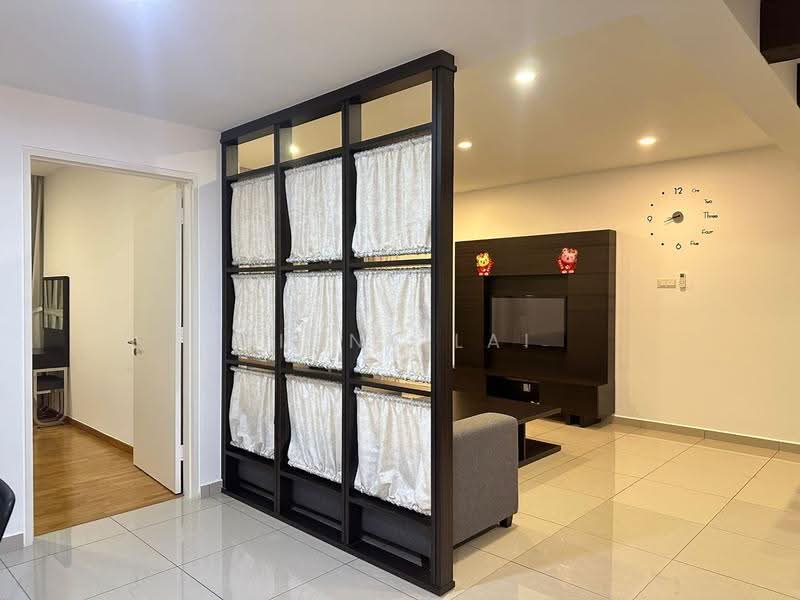 Pangsapuri untuk Disewa di Molek Pine 3 - Fiona Lai - Living Room - PropertyGuru.com.my