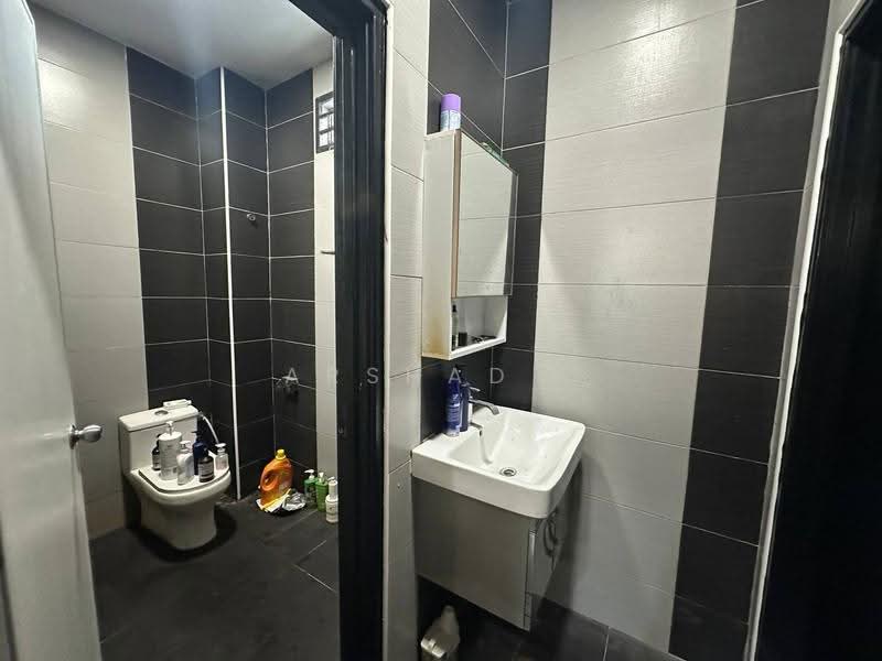 Rumah Teres 1.5-Tingkat untuk Dijual di Taman Mutiara Rini (Skudai) - Arshad . - Bathroom - PropertyGuru.com.my