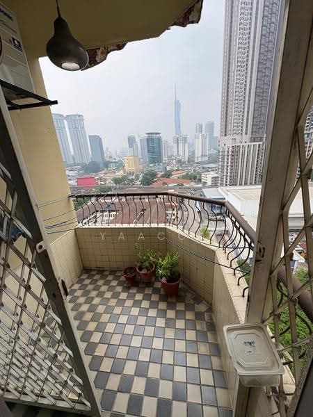 Kondominium untuk Dijual di Palm Court Condominium - Hafiz Yaacob - Balcony - PropertyGuru.com.my