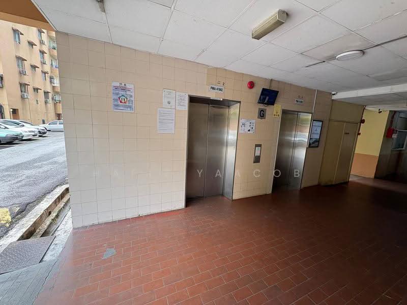 Kondominium untuk Dijual di Palm Court Condominium - Hafiz Yaacob - Corridor - PropertyGuru.com.my
