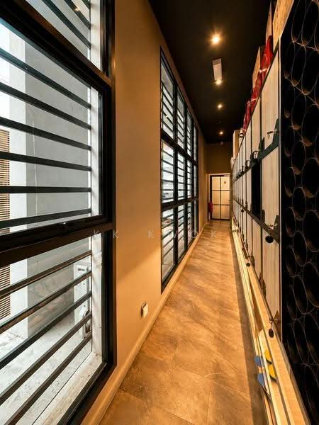 Shop / Office untuk Disewa di Seri Tanjung Pinang (Tanjung Tokong) - KK Kwok - Corridor - PropertyGuru.com.my