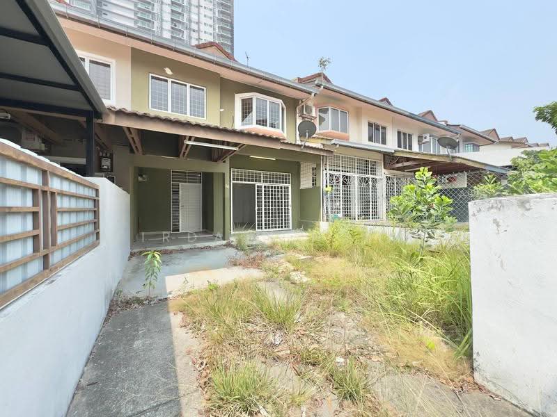 Rumah Teres 2.5-Tingkat untuk Dijual di Taman Putra Permai (Seri Kembangan) - Firdaus Husin - Exterior - PropertyGuru.com.my