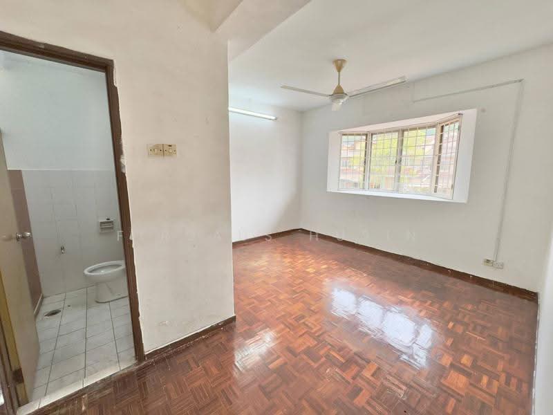 Rumah Teres 2.5-Tingkat untuk Dijual di Taman Putra Permai (Seri Kembangan) - Firdaus Husin - PropertyGuru.com.my
