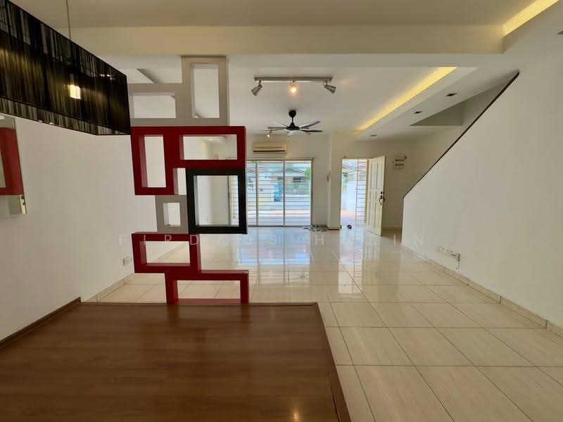 2.5-storey Terraced House for Sale in Taman Bukit Serdang (Seri Kembangan) - Firdaus Husin - Living Room - PropertyGuru.com.my