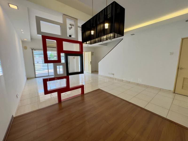 2.5-storey Terraced House for Sale in Taman Bukit Serdang (Seri Kembangan) - Firdaus Husin - Living Room - PropertyGuru.com.my