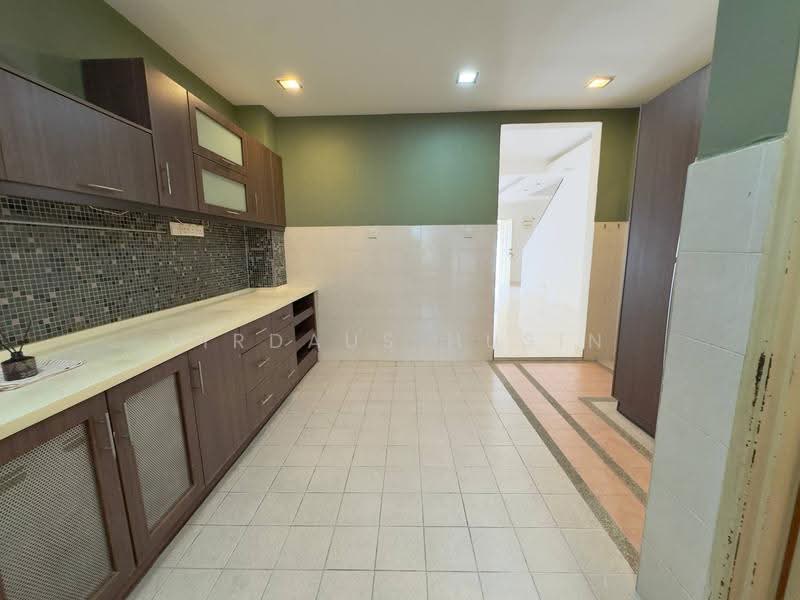2.5-storey Terraced House for Sale in Taman Bukit Serdang (Seri Kembangan) - Firdaus Husin - Kitchen - PropertyGuru.com.my