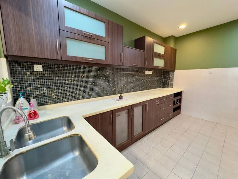 2.5-storey Terraced House for Sale in Taman Bukit Serdang (Seri Kembangan) - Firdaus Husin - Kitchen - PropertyGuru.com.my