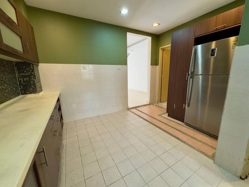 2.5-storey Terraced House for Sale in Taman Bukit Serdang (Seri Kembangan) - Firdaus Husin - Kitchen - PropertyGuru.com.my