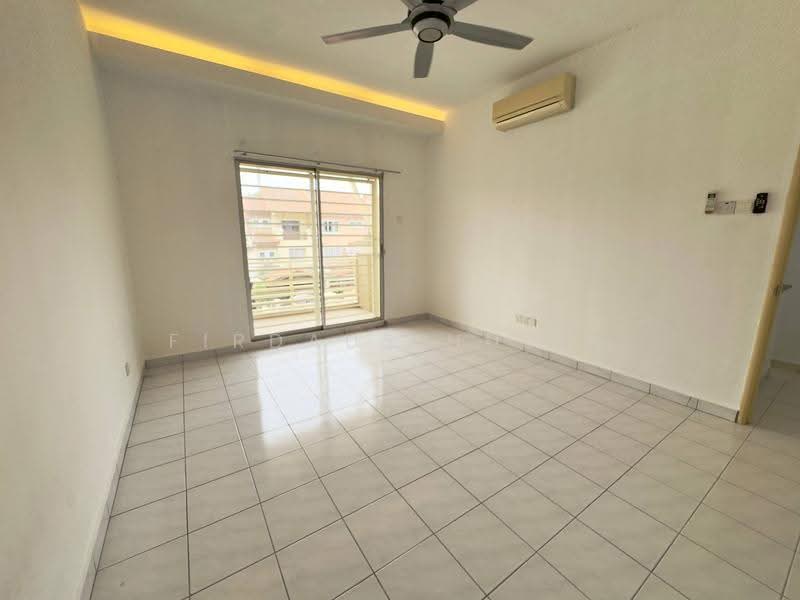 2.5-storey Terraced House for Sale in Taman Bukit Serdang (Seri Kembangan) - Firdaus Husin - Living Room - PropertyGuru.com.my