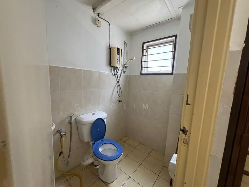 Rumah Teres 2-Tingkat untuk Dijual di Taman Damai Utama (Bandar Kinrara) - ChaoLim . - Bathroom - PropertyGuru.com.my