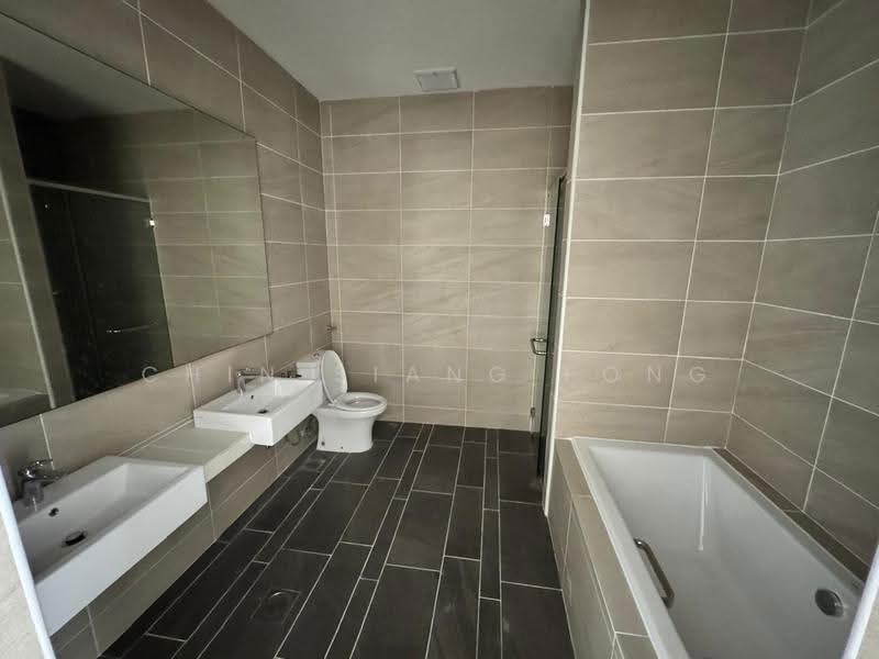 Kediaman Servis untuk Dijual di Bali Residences - Chin Siang Fong - Bathroom - PropertyGuru.com.my