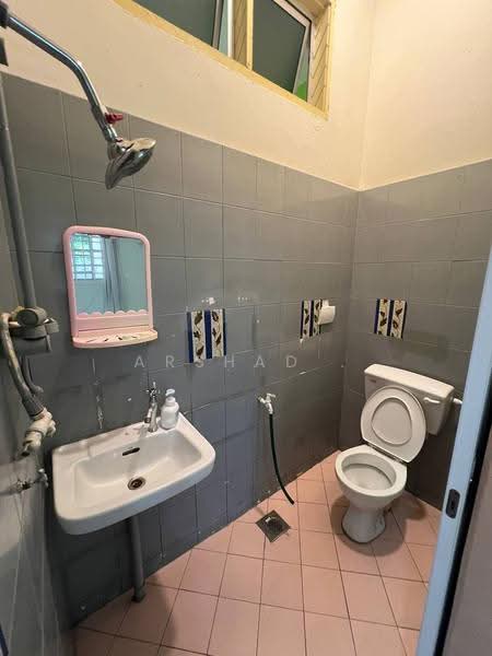 Rumah Teres untuk Dijual di Taman Desa (Kulai) - Arshad . - Bathroom - PropertyGuru.com.my