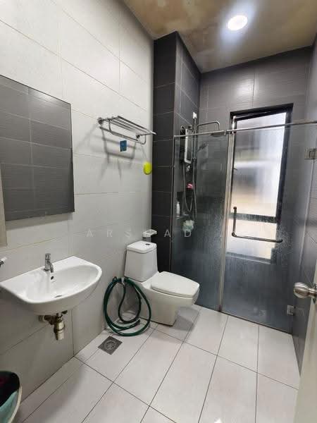 Pangsapuri untuk Dijual di Impian Senibong Residences - Arshad . - Bathroom - PropertyGuru.com.my