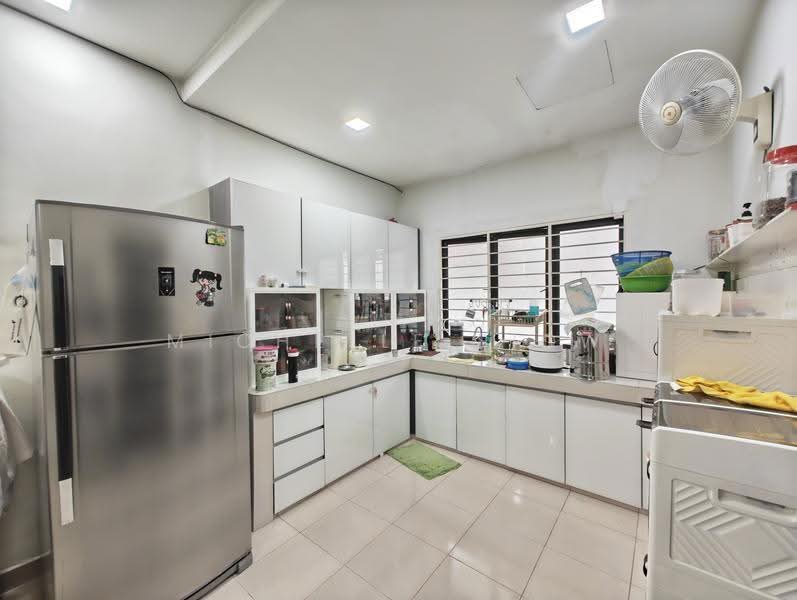 3-storey Terraced House for Sale in Jalan impian indah (Balakong) - Michelle Siow - Kitchen - PropertyGuru.com.my