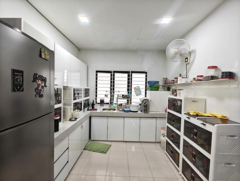 3-storey Terraced House for Sale in Jalan impian indah (Balakong) - Michelle Siow - Kitchen - PropertyGuru.com.my