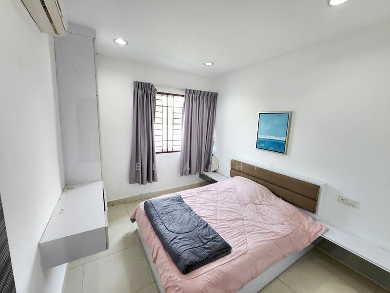 Bungalow House for Sale in Taman Bukit Kempas (Tampoi) - Stella Chia - Bedroom - PropertyGuru.com.my