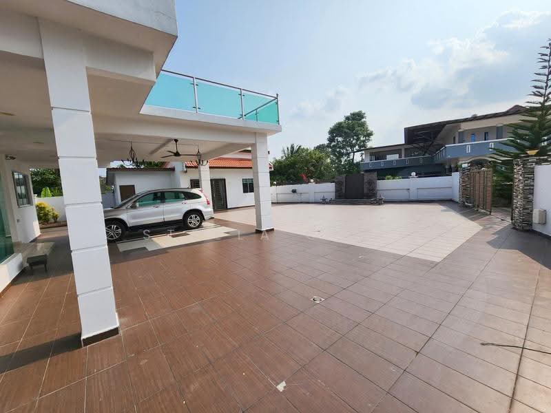 Bungalow House for Sale in Taman Bukit Kempas (Tampoi) - Stella Chia - Exterior - PropertyGuru.com.my