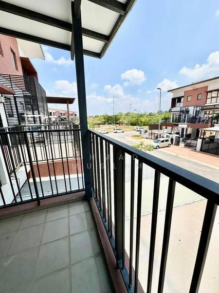 Rumah Teres 3-Tingkat untuk Dijual di Puchong (Selangor) - Ahmad Muslim - Balcony - PropertyGuru.com.my