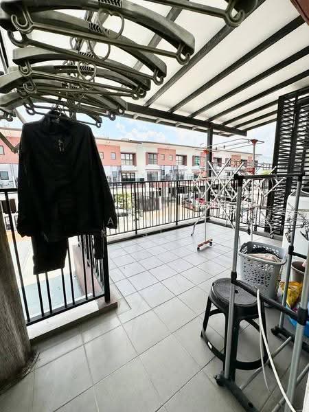 Rumah Teres 3-Tingkat untuk Dijual di Puchong (Selangor) - Ahmad Muslim - Balcony - PropertyGuru.com.my