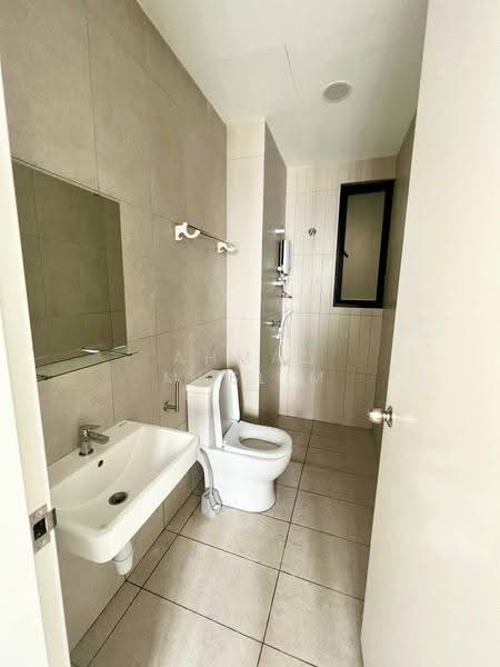 Service Residence for Sale at Kenwingston Avenue - Ahmad Muslim - Bathroom - PropertyGuru.com.my