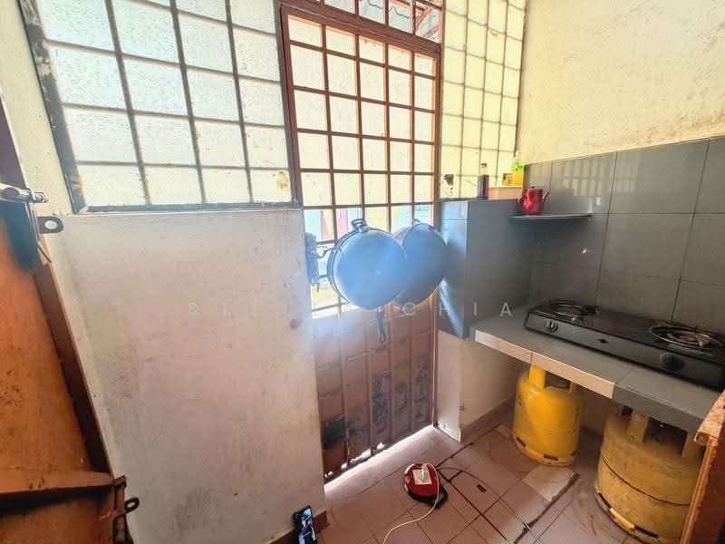 1-storey Terraced House for Sale in Bandar Baru Permas Jaya (Permas Jaya) - Stella Chia - Kitchen - PropertyGuru.com.my