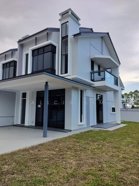 Rumah Teres 2-Tingkat untuk Dijual di Taman Mount Austin (Tebrau) - Alicia Lim - Exterior - PropertyGuru.com.my