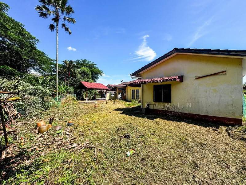 2-storey Terraced House for Sale in Antara Gapi (Ulu Yam) - Nazrin Hakimin - Exterior - PropertyGuru.com.my